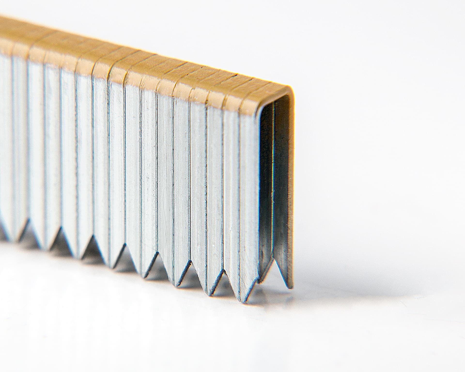 5418 Stair Tread / Carpet Staple