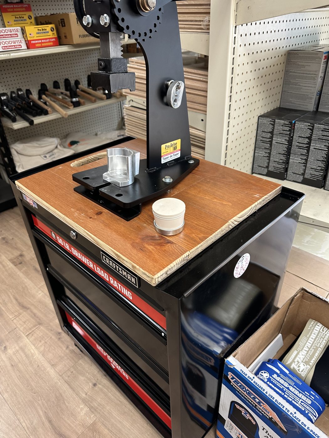 Pro-Drive Fasteners® Tipper-De-Tipper™ mounting option: Bolted flat to a bench top